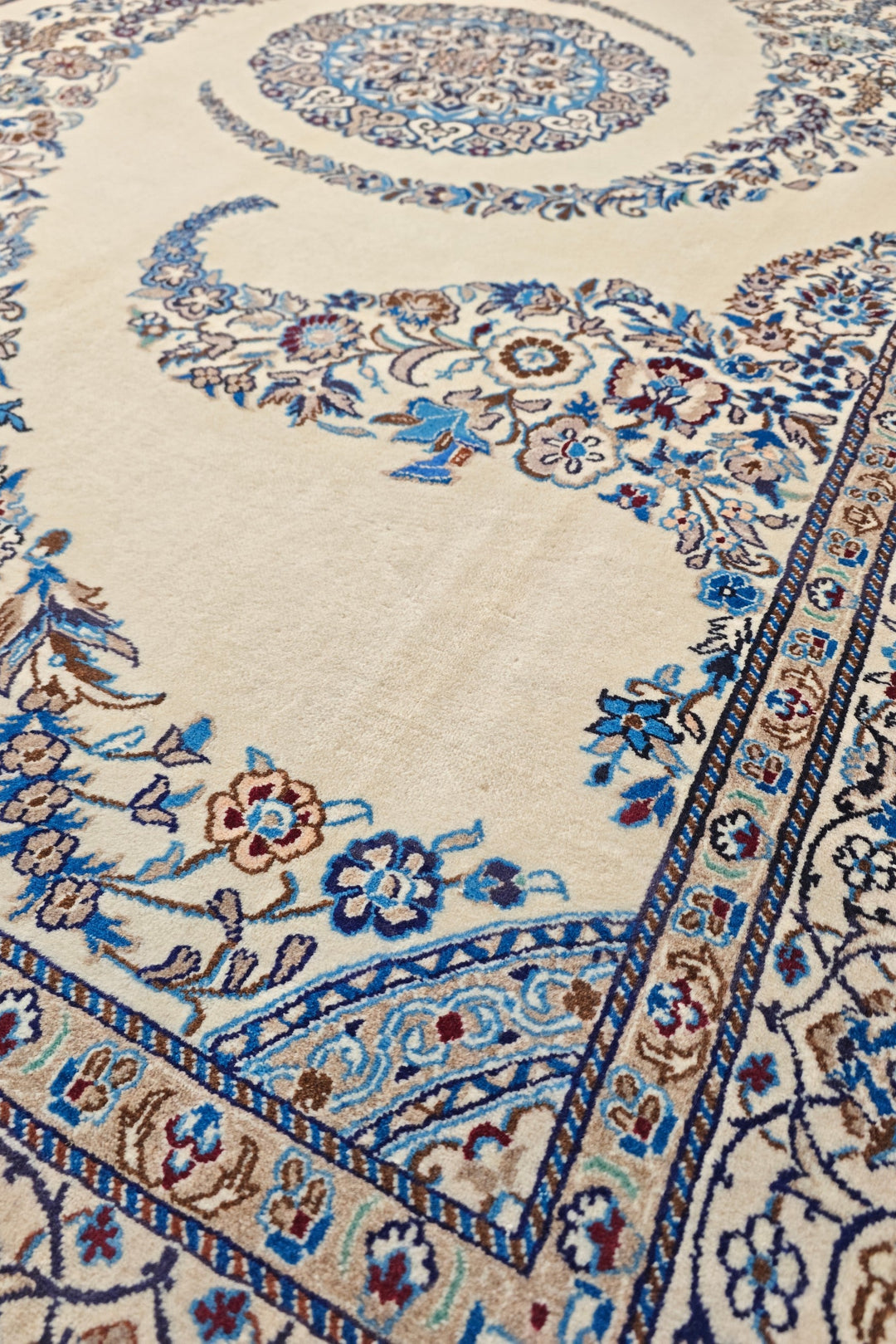 Ivory Swirl Nain