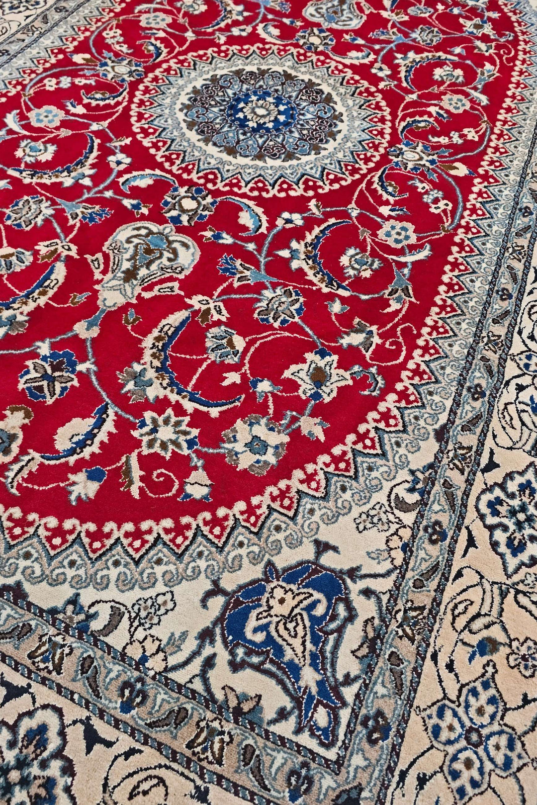 Madder Red Oval Nain