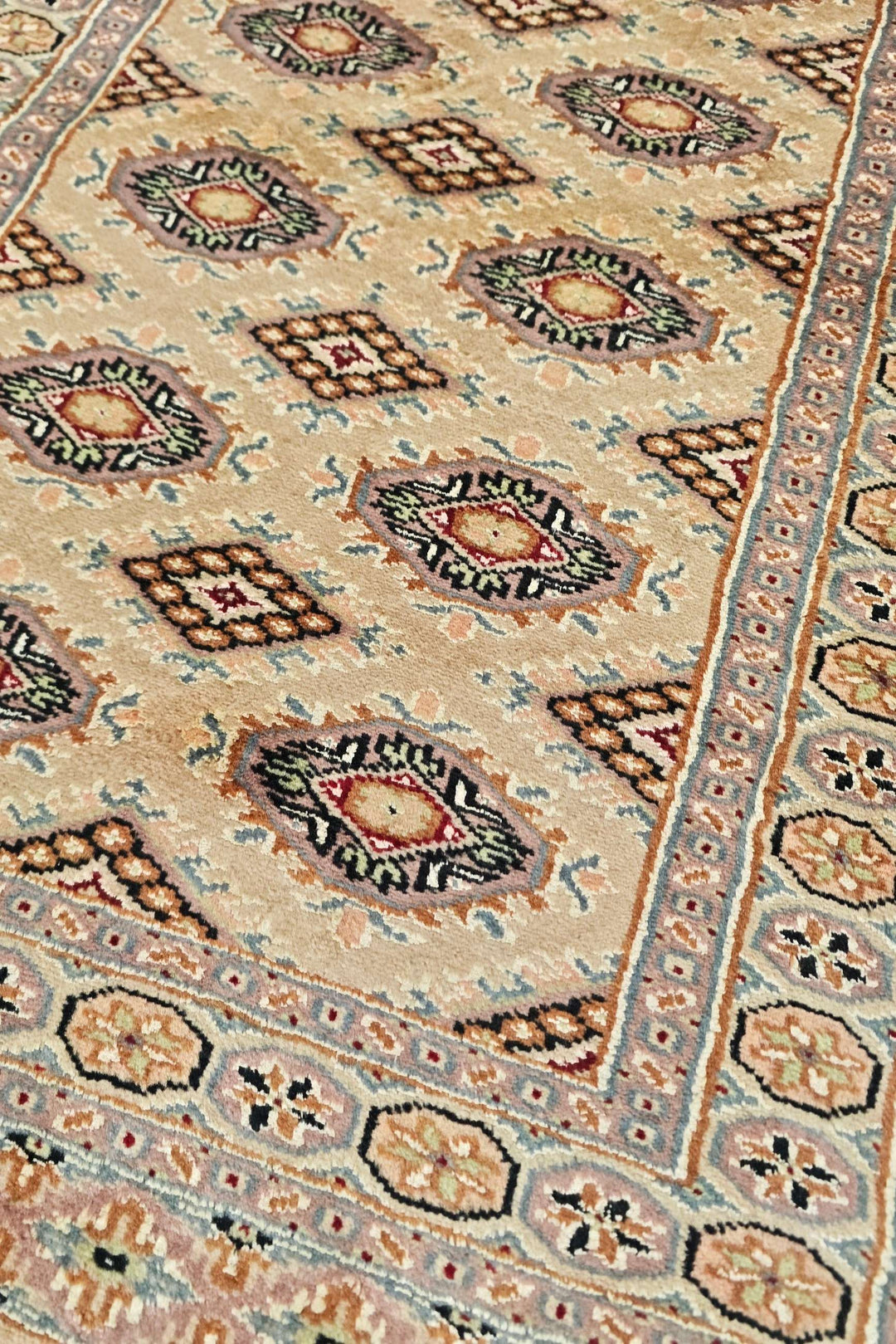 Antique Cream Gul Bokhara