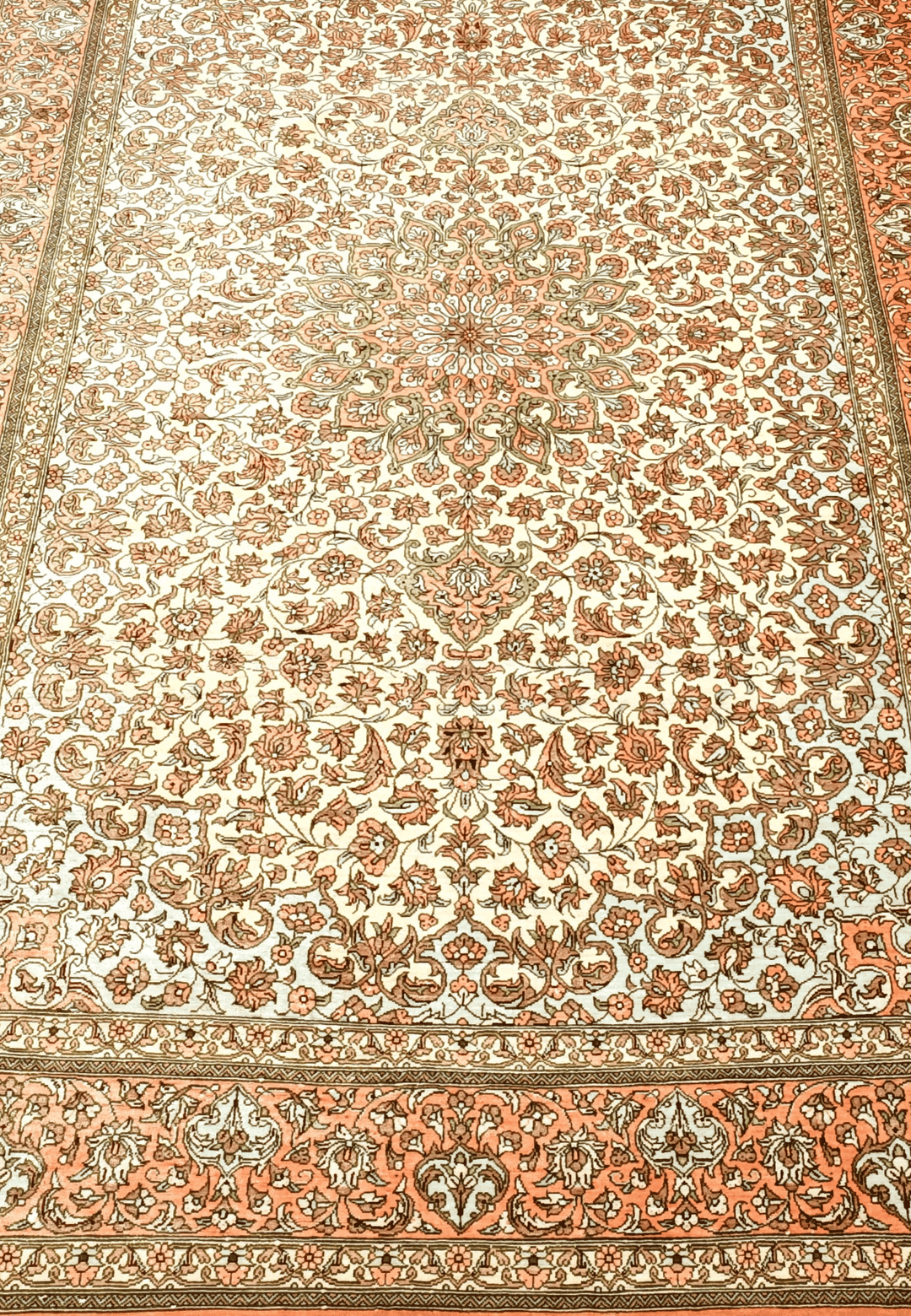 Ivory Arabesque Qum