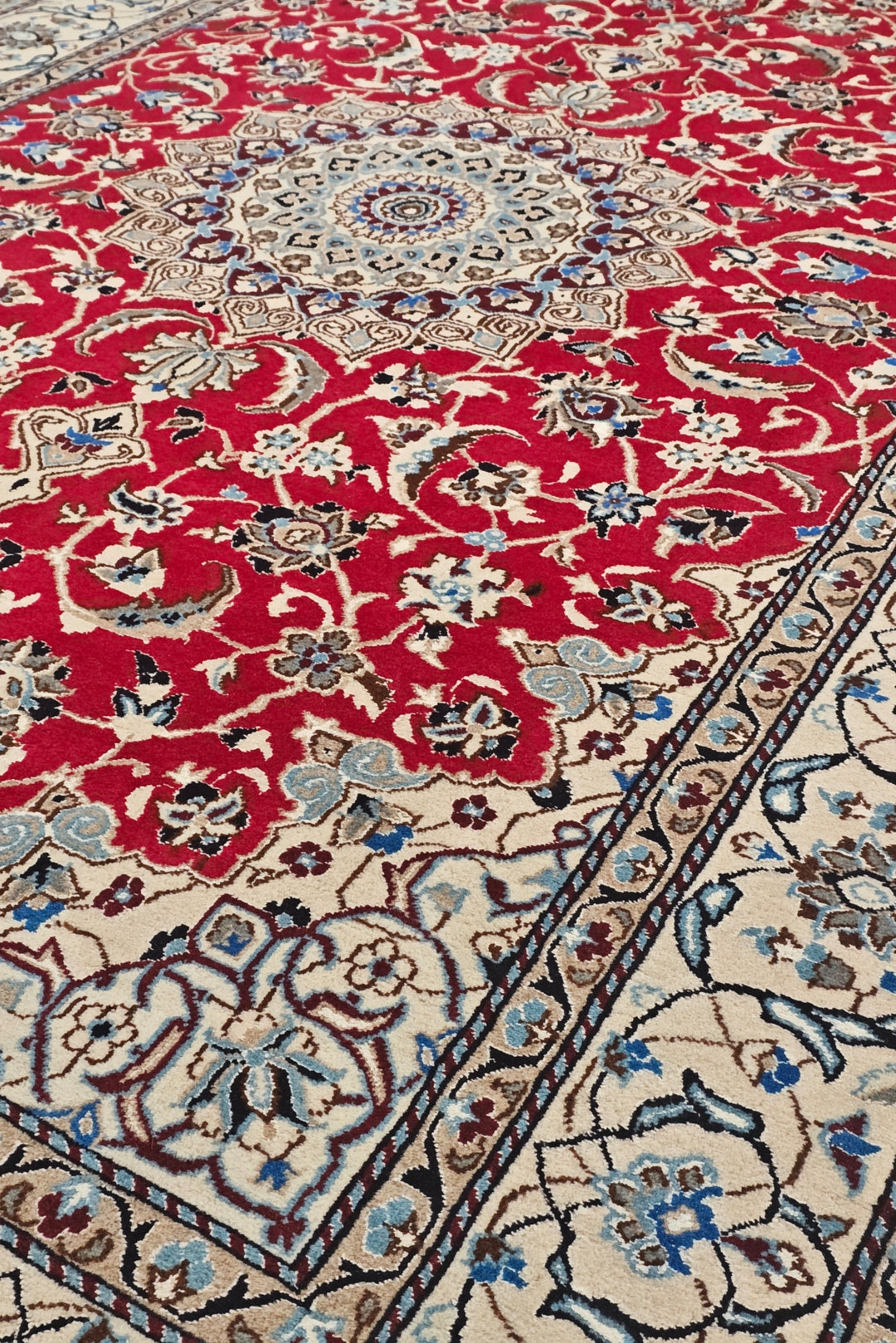 Red and Ivory Medallion Nain, Hand-Knotted Wool Rug