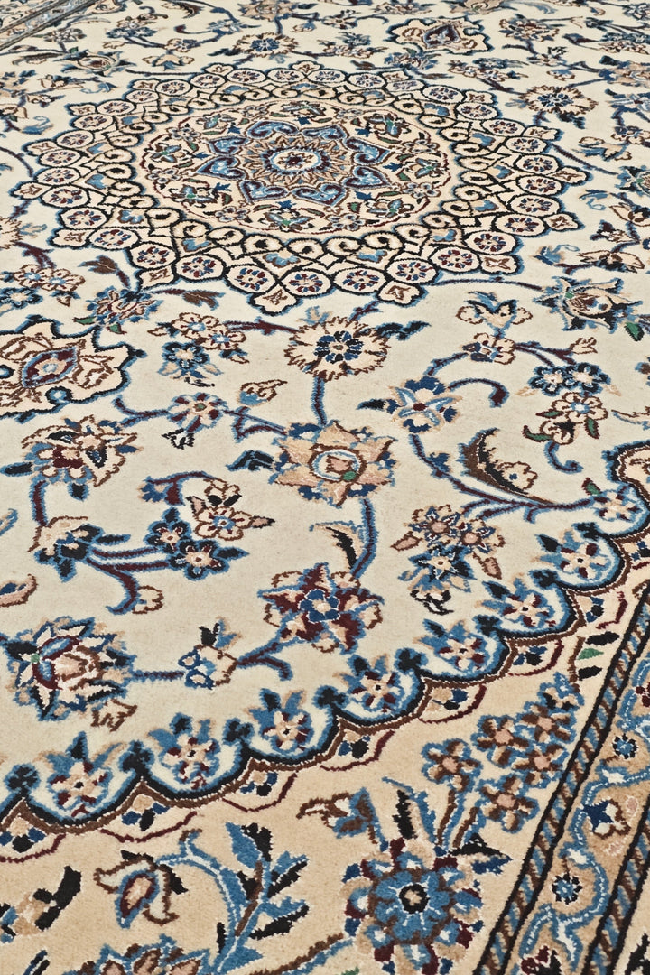 Cream and Blue Medallion Nain, Hand-Knotted Wool Rug