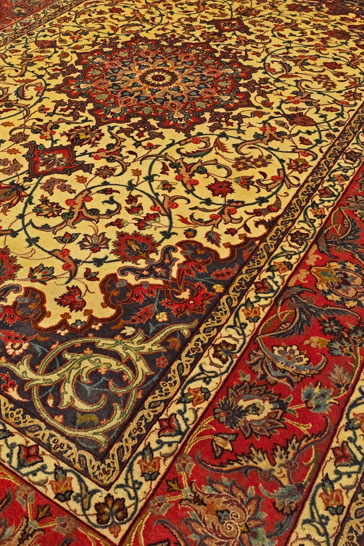 Gold Medallion Sirafian Isfahan, Hand-Knotted Wool Rug