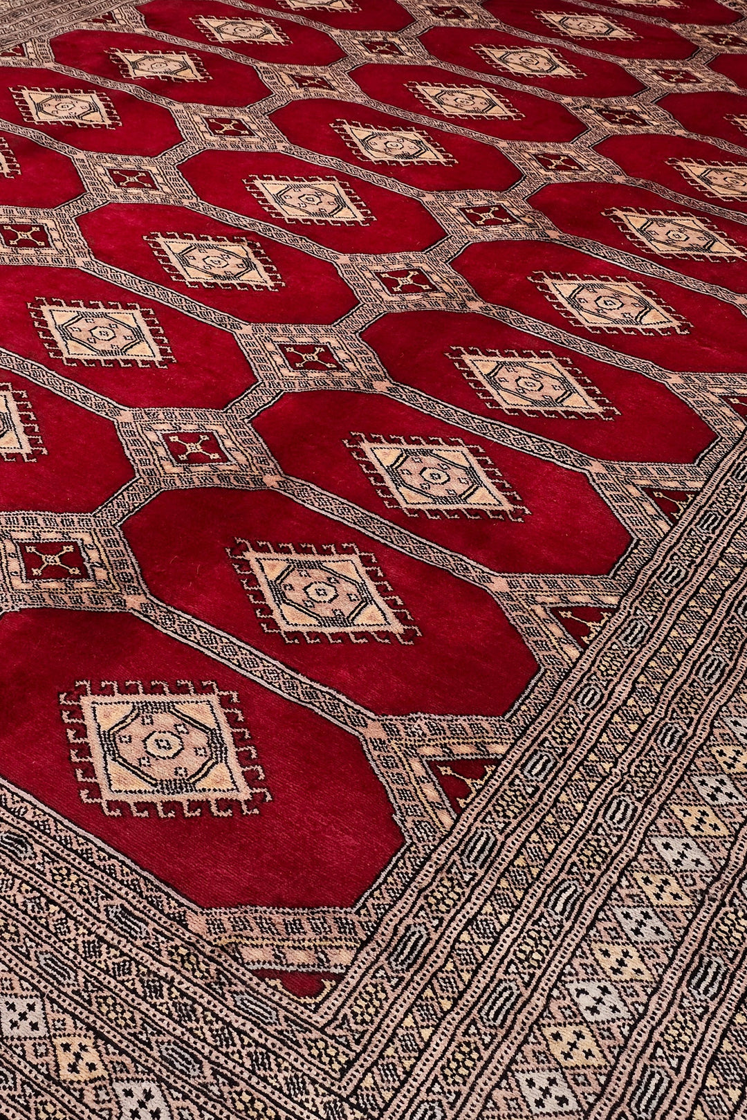 Deep Red Diamond Gül Jaldar Rug, Hand-Knotted Pakistani Wool
