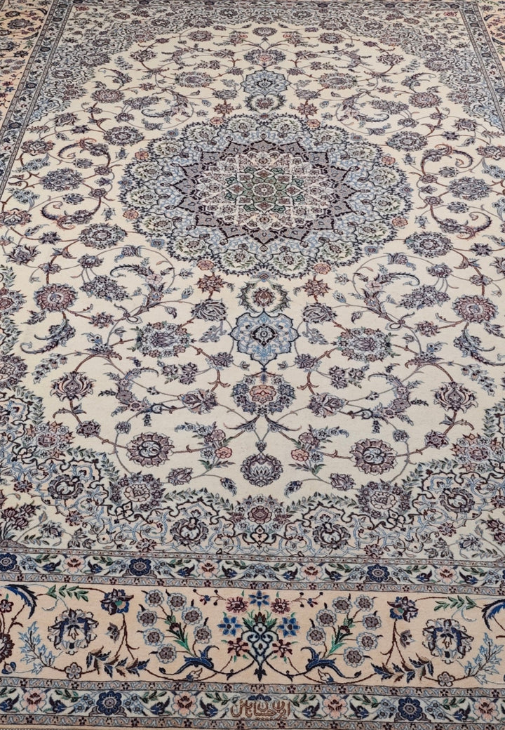 Ivory and Blue Bird Border Medallion Nain, Hand-Knotted Wool Rug