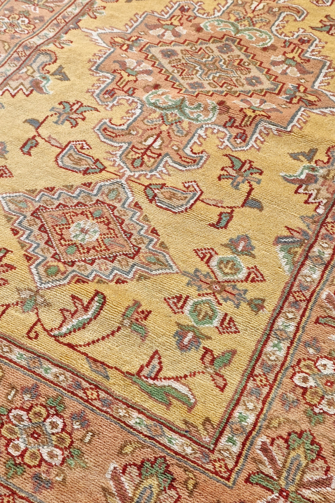 Wheat Gold and Rose Jaldar Alternating Medallion, Hand-Knotted Wool and Silk Rug