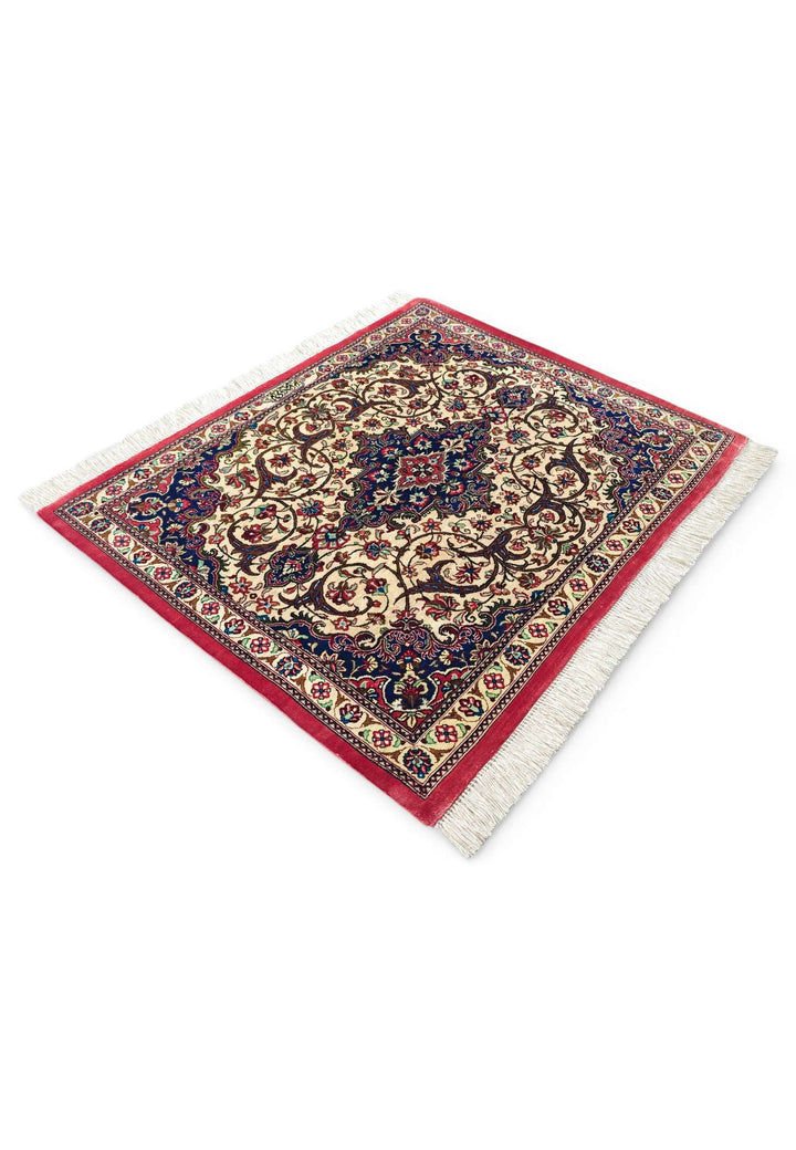 Ivory Vinescroll Qum
