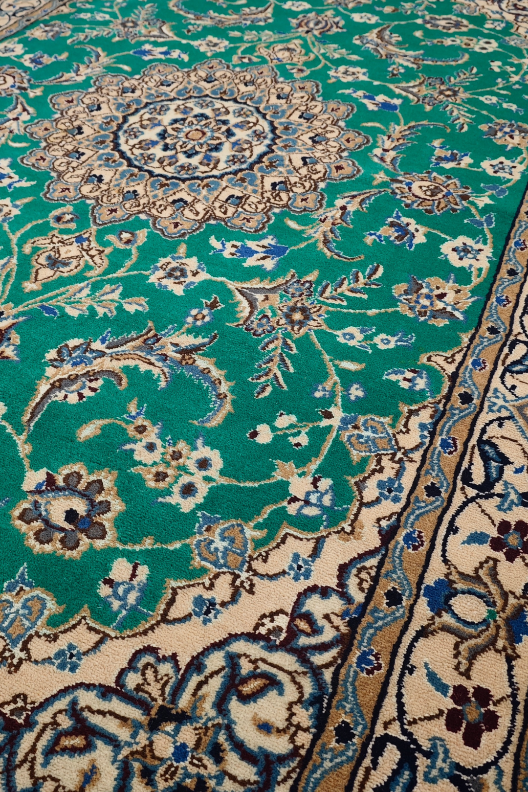 Emerald-Green Medallion Persian Nain, Hand-Knotted Wool Rug