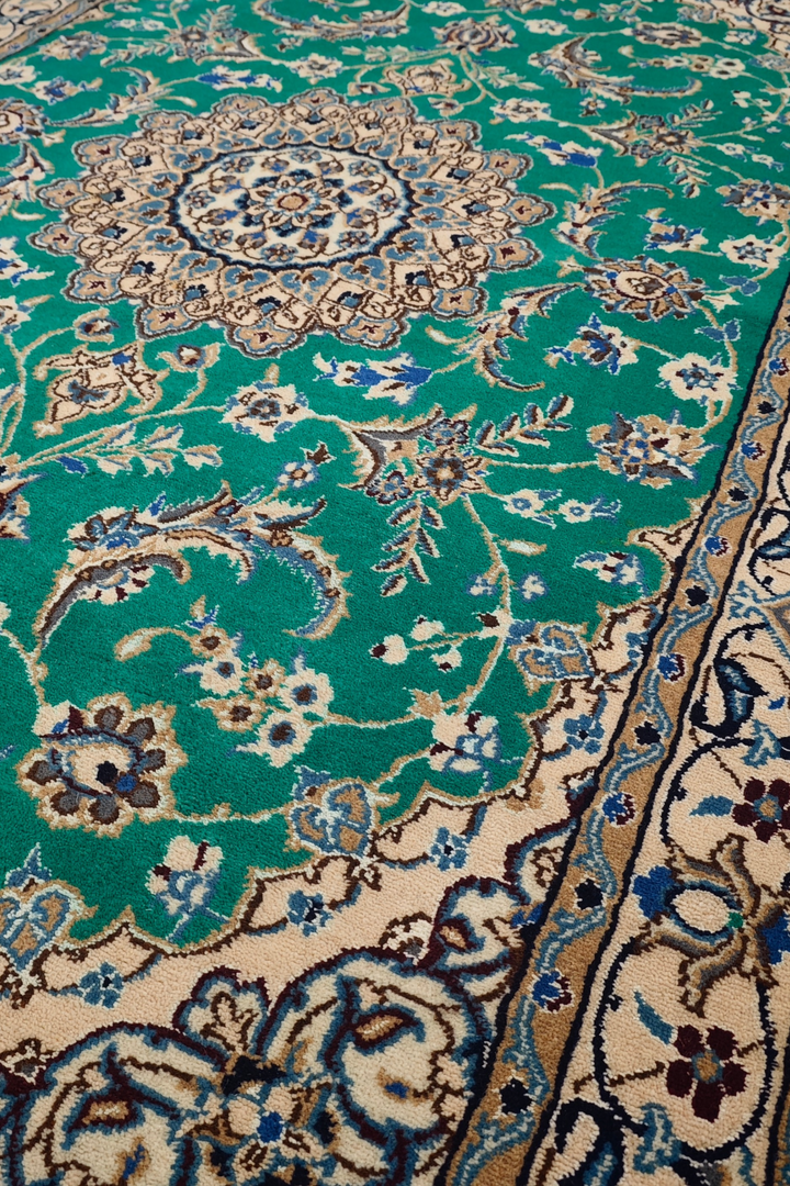 Emerald-Green Medallion Persian Nain, Hand-Knotted Wool Rug