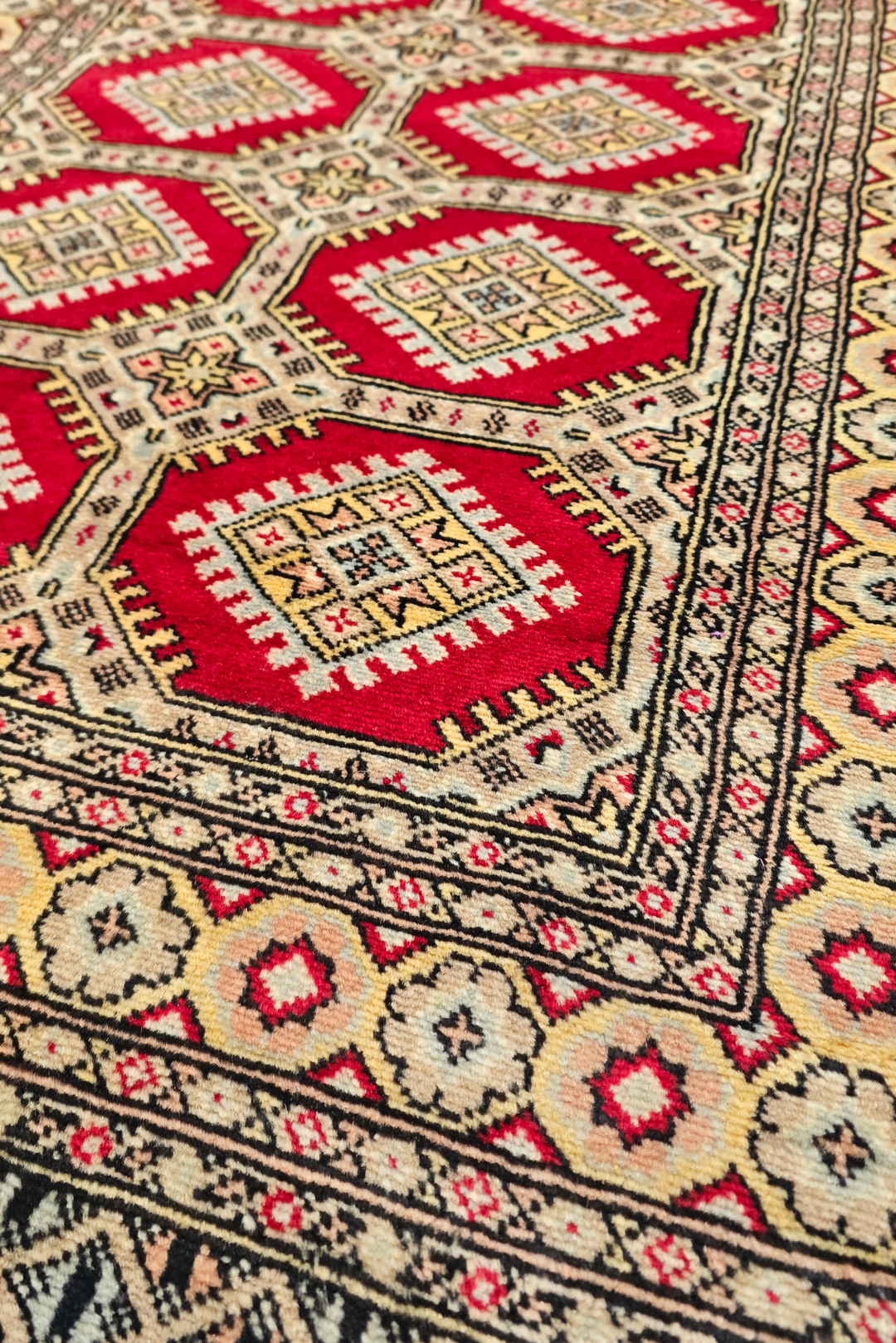 Cream Lattice Jaldar