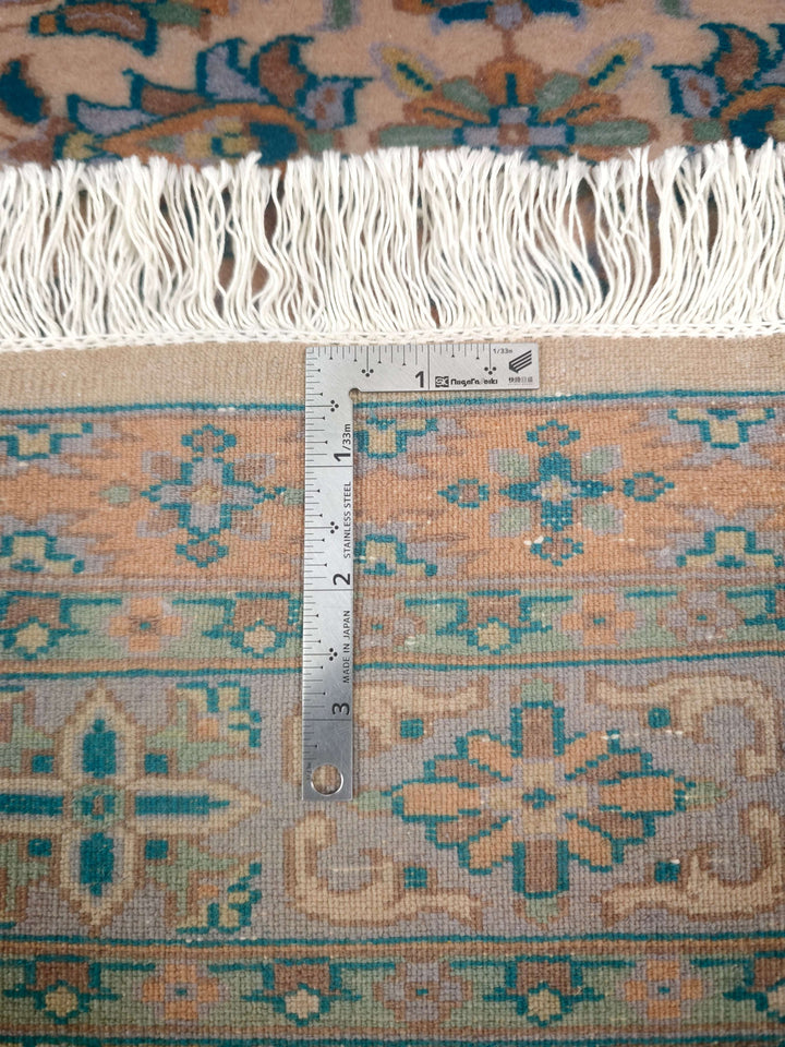 Warm Beige Floral Lattice