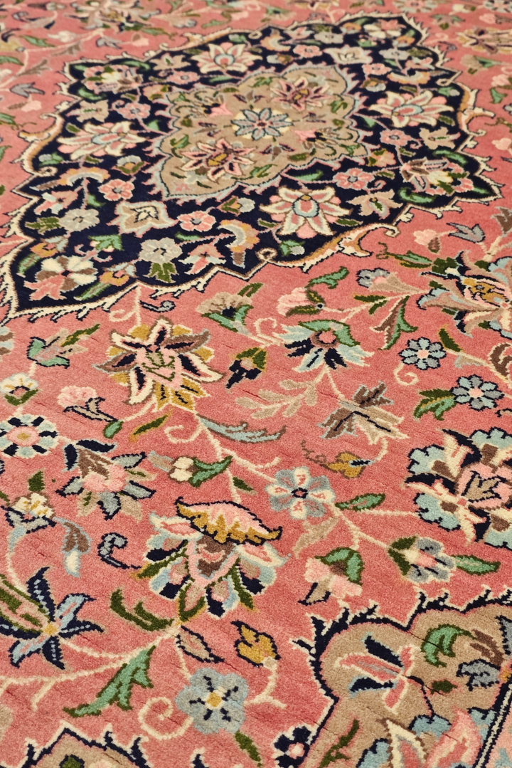 Rose Tabriz Medallion, Hand-Knotted Pakistani Wool Rug
