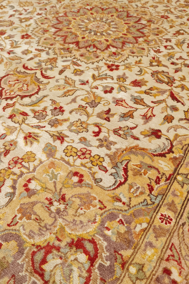 Ivory Medallion Tabriz, Hand-Knotted Pakistani Silk Rug