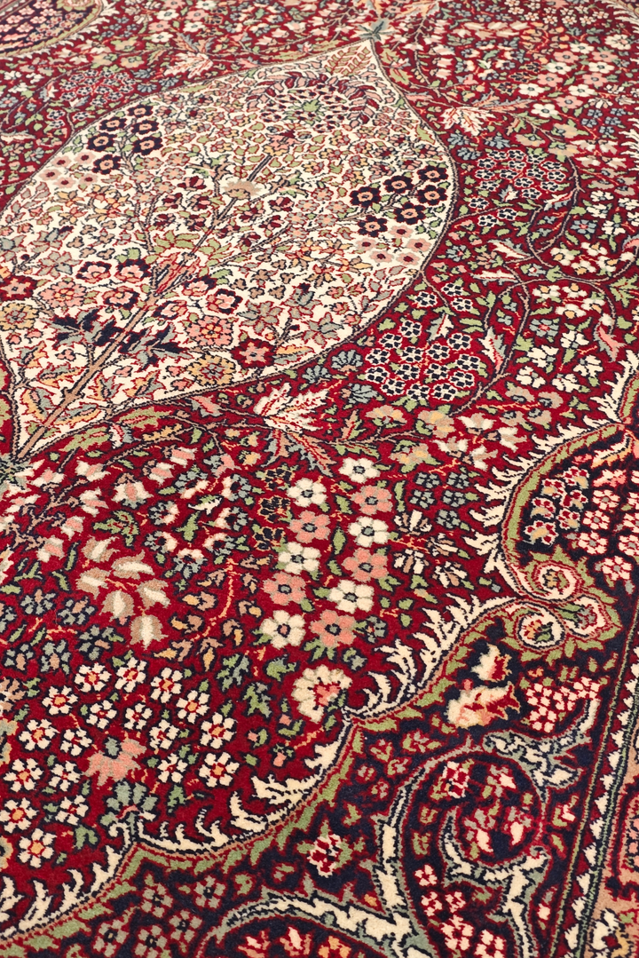 Ruby Medallion Tabriz, Hand-Knotted Pakistani Wool Rug