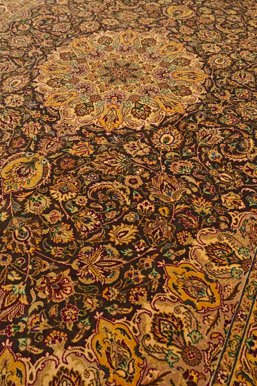 Espresso &amp; Gold Medallion, Hand-Knotted Pakistani Wool Rug