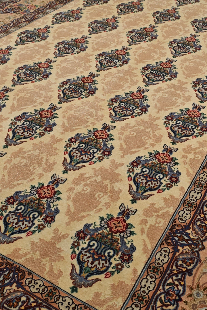 Persian Isfahan Hand-Knotted Ivory Vase Cartouche Rug — 159×236 cm