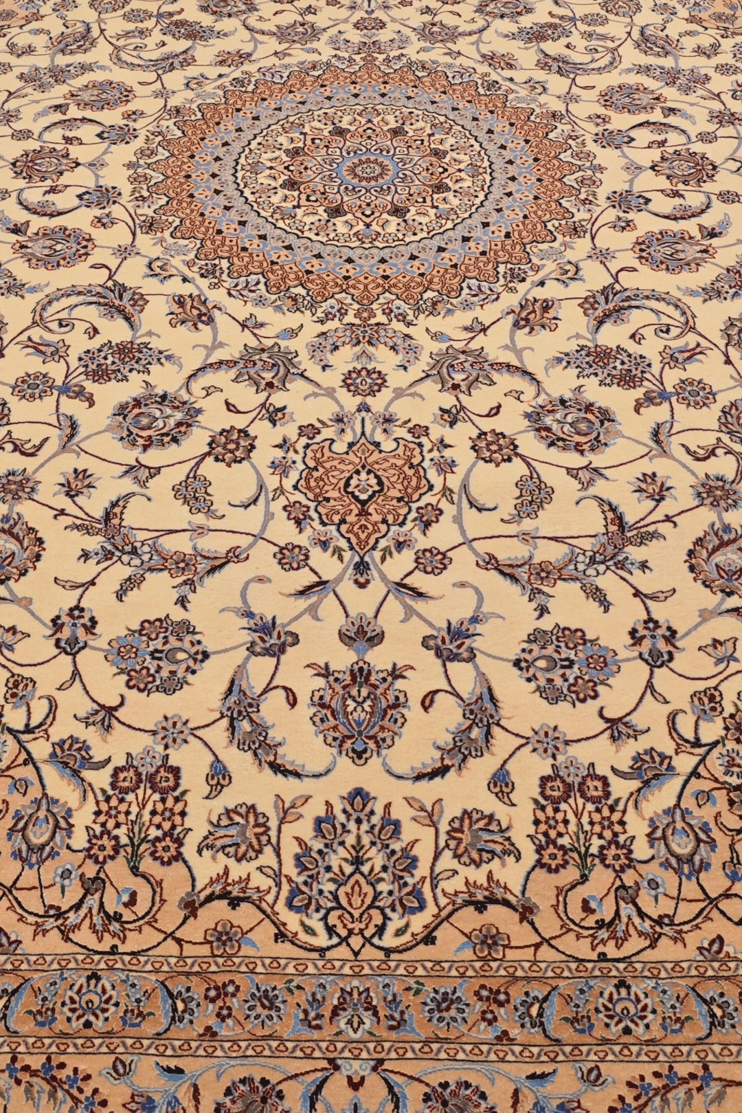 Persian Nain Hand-Knotted Ivory Medallion Rug — 175×255 cm