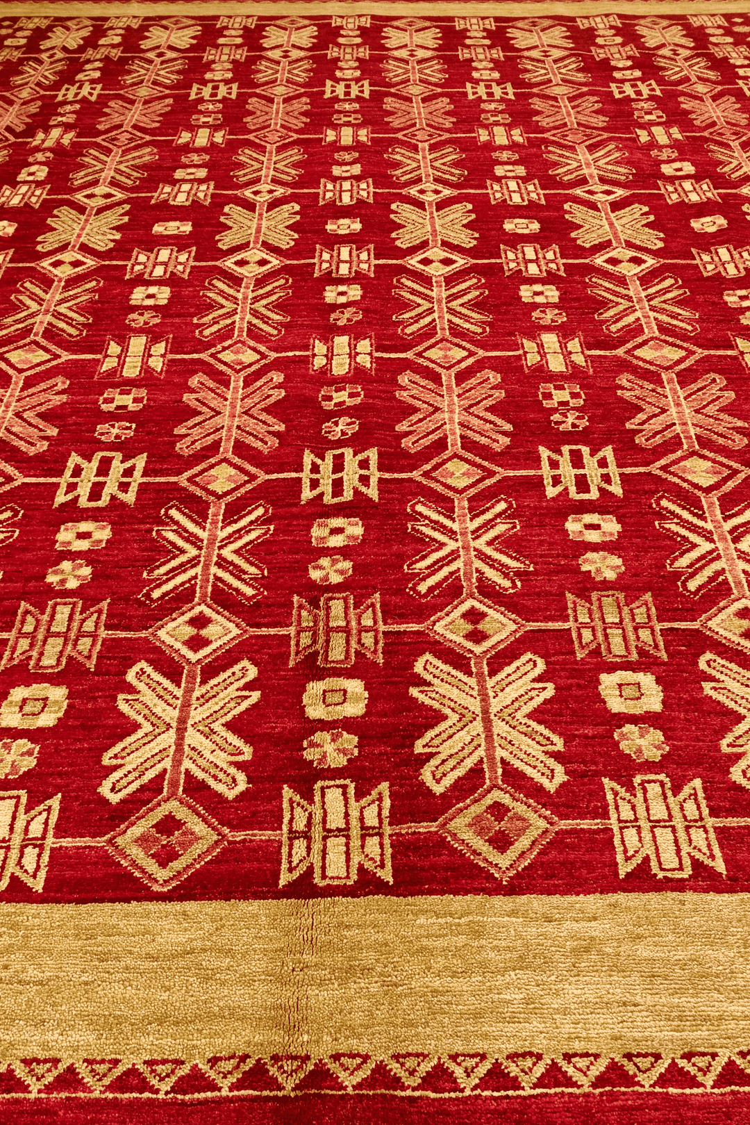 Hand-knotted bright red Ghazni rug with wheat gold lattice
