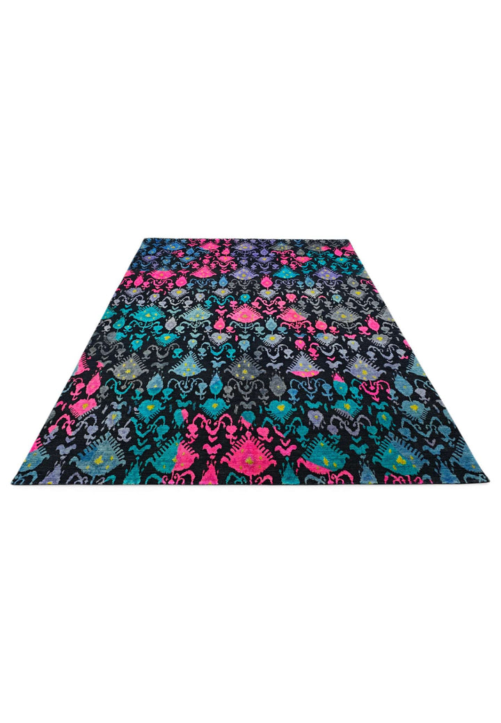 Borderless edge of indigo magenta Ghazni hand-knotted rug