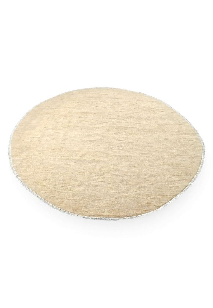Circular edge of warm ivory round Ghazni hand-knotted rug