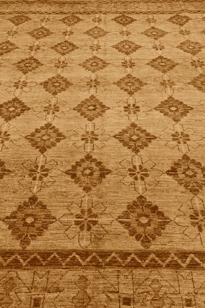 Border detail of wheat gold square Ghazni hand-knotted rug