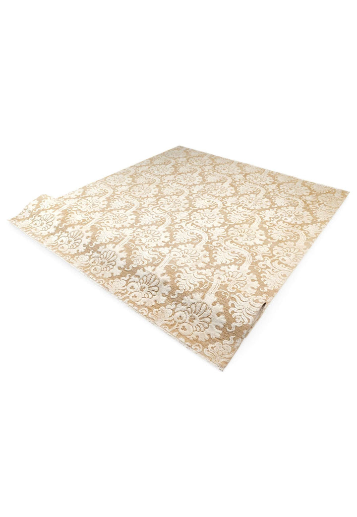 Ivory and camel damask rug for a large living room, 4.5 tatami