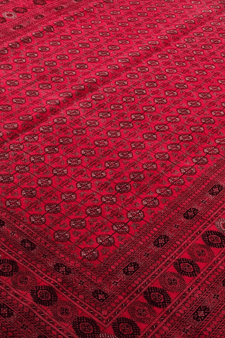 Turkmen gül detail in crimson on Khal Mohammadi rug