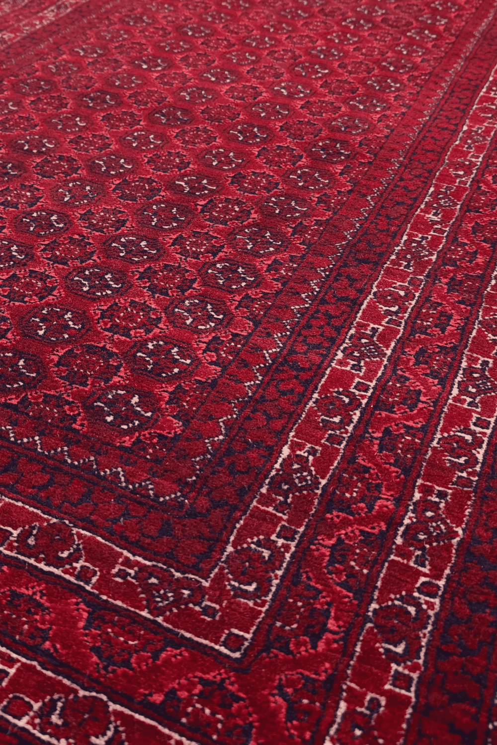 Turkmen gül detail in deep red on Khal Mohammadi runner