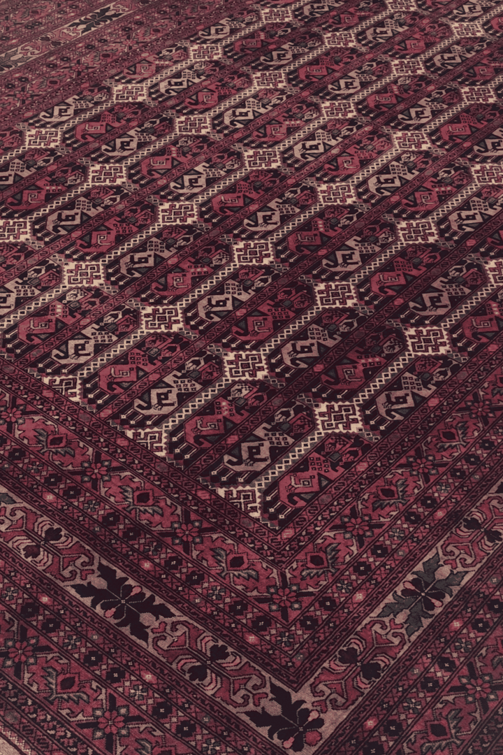 Compartment gül detail in deep wine on Khal Mohammadi rug