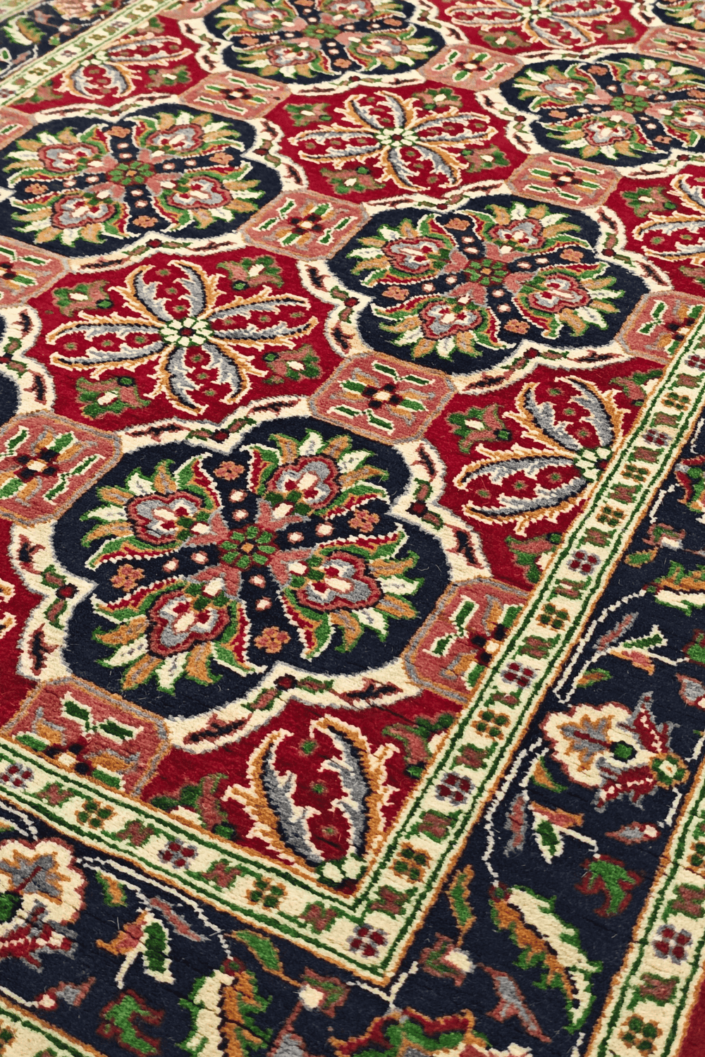 Pattern detail in red and green on Khal Mohammadi runner