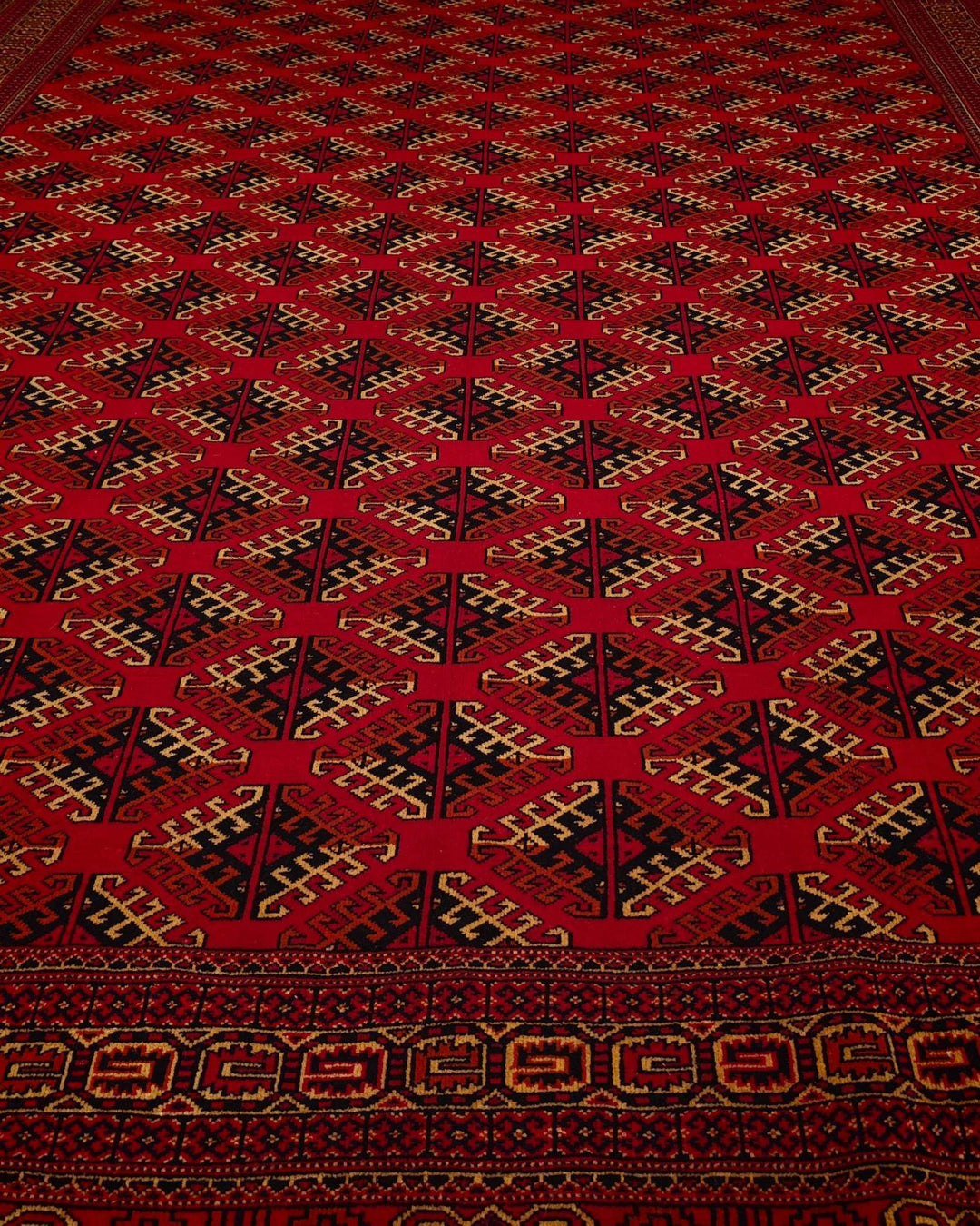 Border detail of red Saryk hand-knotted Afghan Sherwan rug