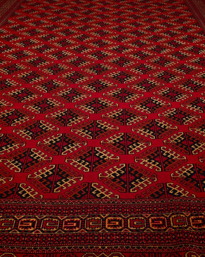 Border detail of red Saryk hand-knotted Afghan Sherwan rug