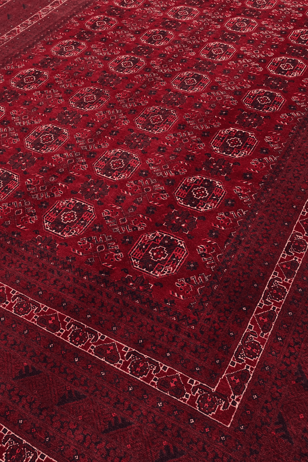 Turkmen gül detail in wine red on Khal Mohammadi rug