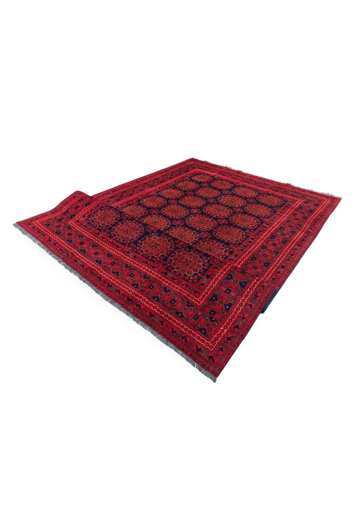 Hand-knotted wine red Bashiri rug with Turkmen güls