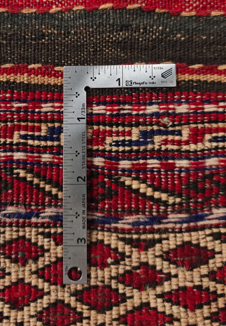 Reversible flat-weave cream hooked medallion kilim