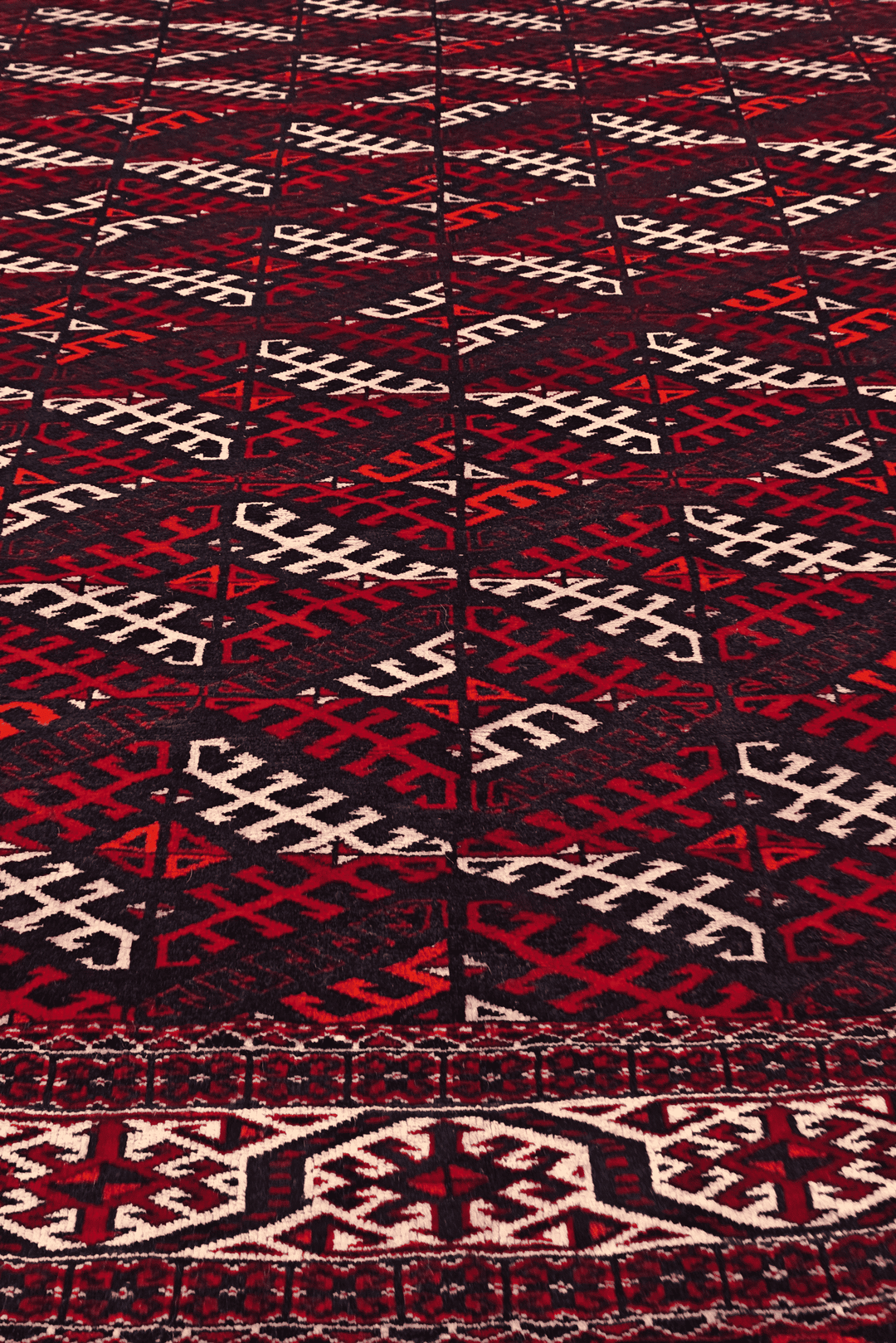 Aubergine and ivory panel rug for a large living room, 4.5 tatami