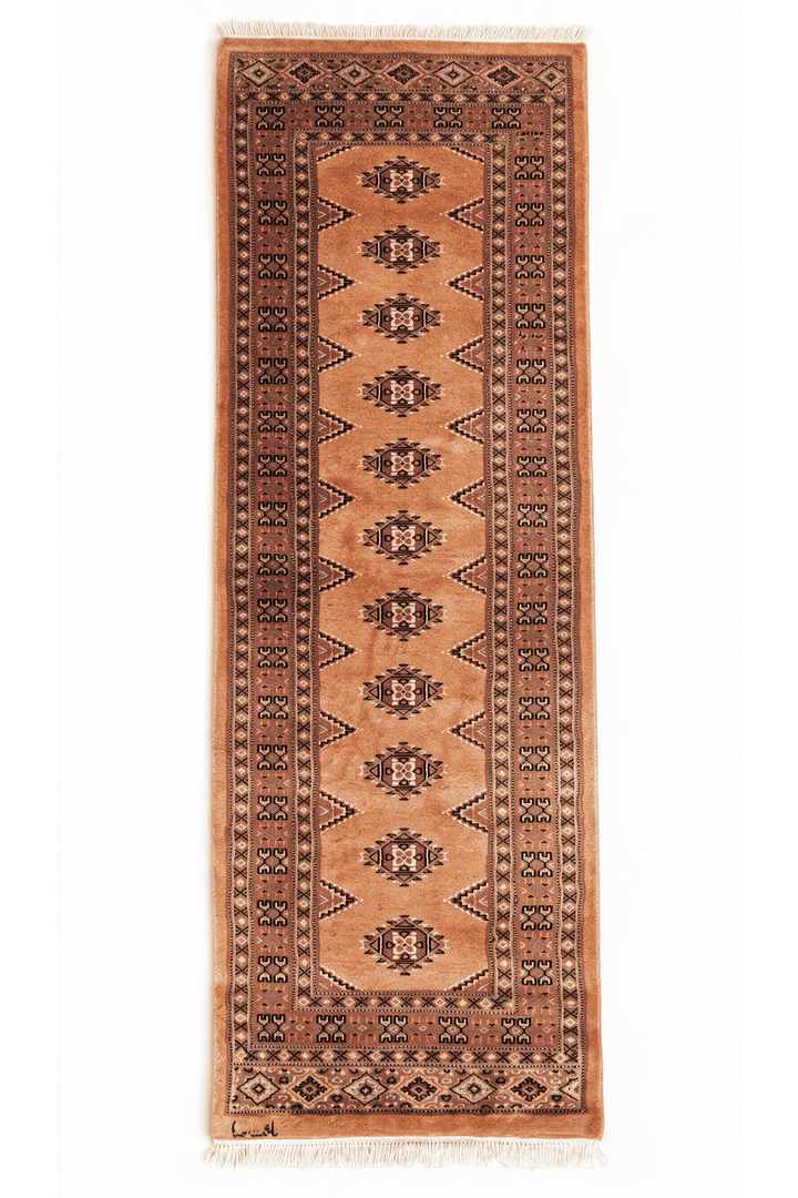 Apricot and rose Yamoud gül rug in wool and silk, 60×174cm, signed