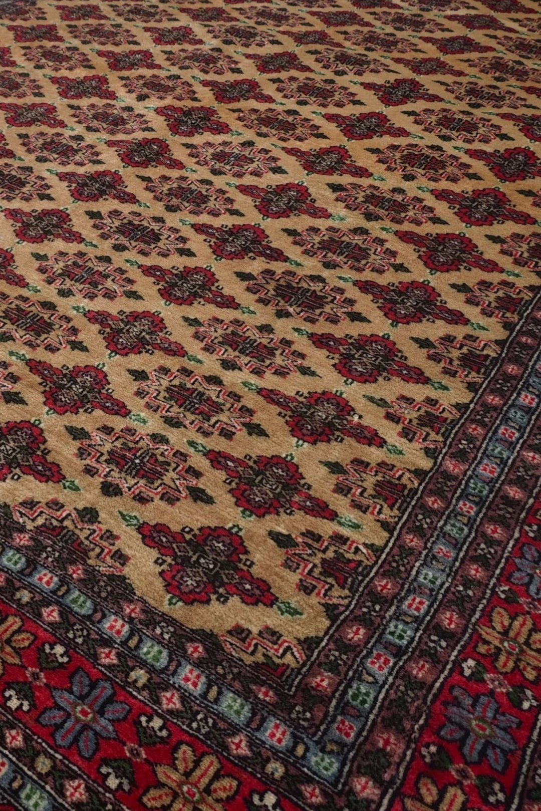 Diamond lattice detail in camel and wine on Jaldar rug