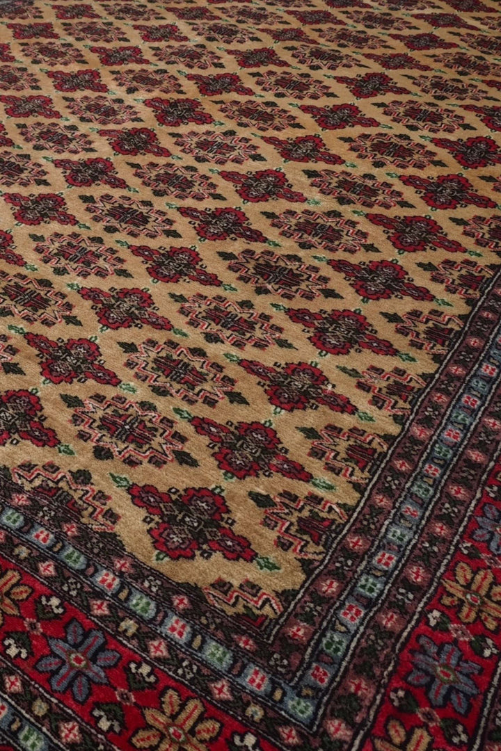 Diamond lattice detail in camel and wine on Jaldar rug