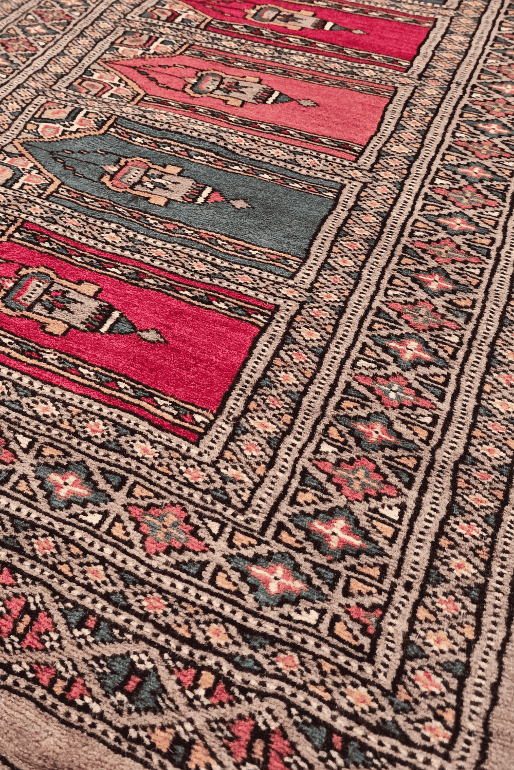 Saf prayer niche detail in taupe and rose on Pakistani rug