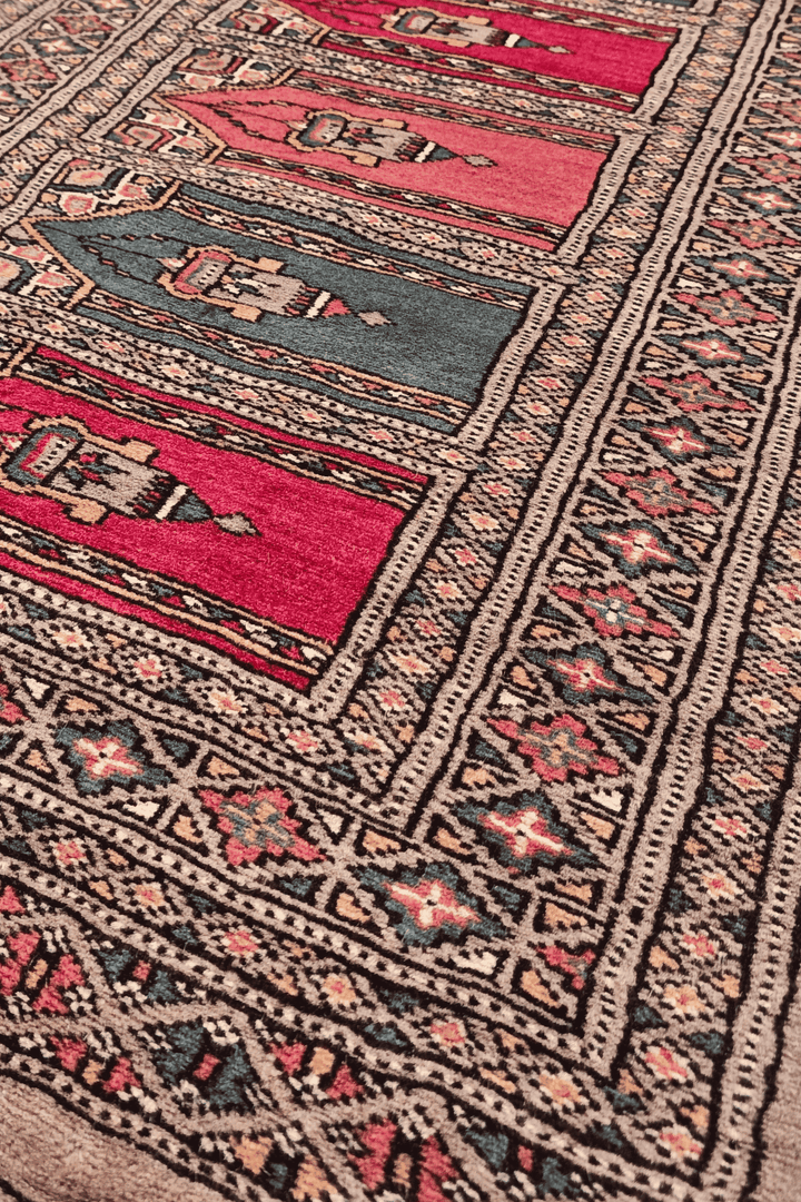 Saf prayer niche detail in taupe and rose on Pakistani rug