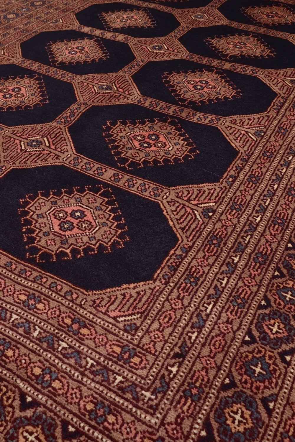 Fil Pai elephant's foot gül detail in black and rose on Bokhara rug