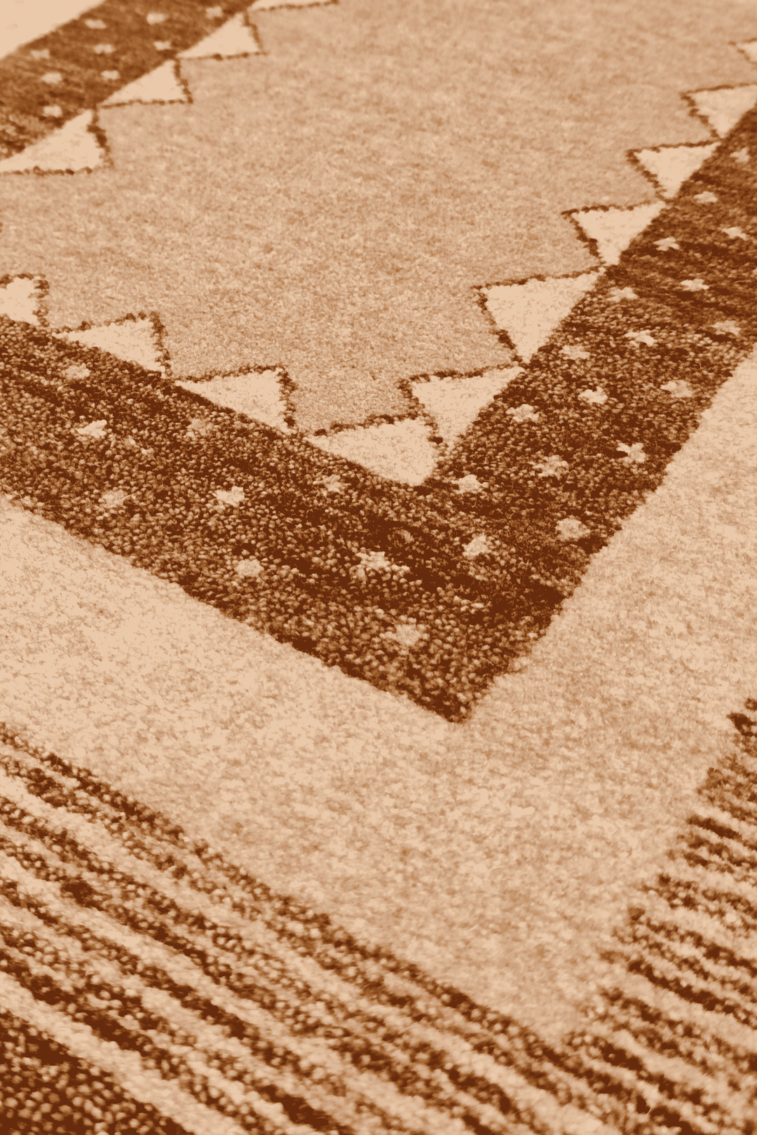 Concentric frame detail in camel and chestnut on Loribaf rug