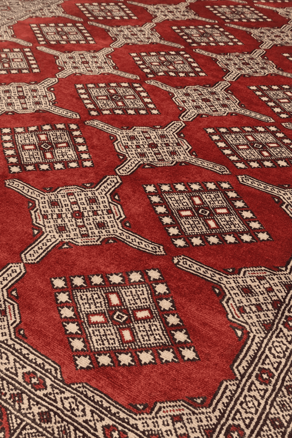 Turkmen gül motifs in brick red and cream on Bokhara rug