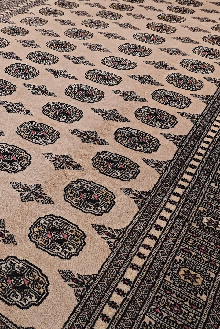 Border detail of cream hand-knotted Bokhara rug, 201×320cm