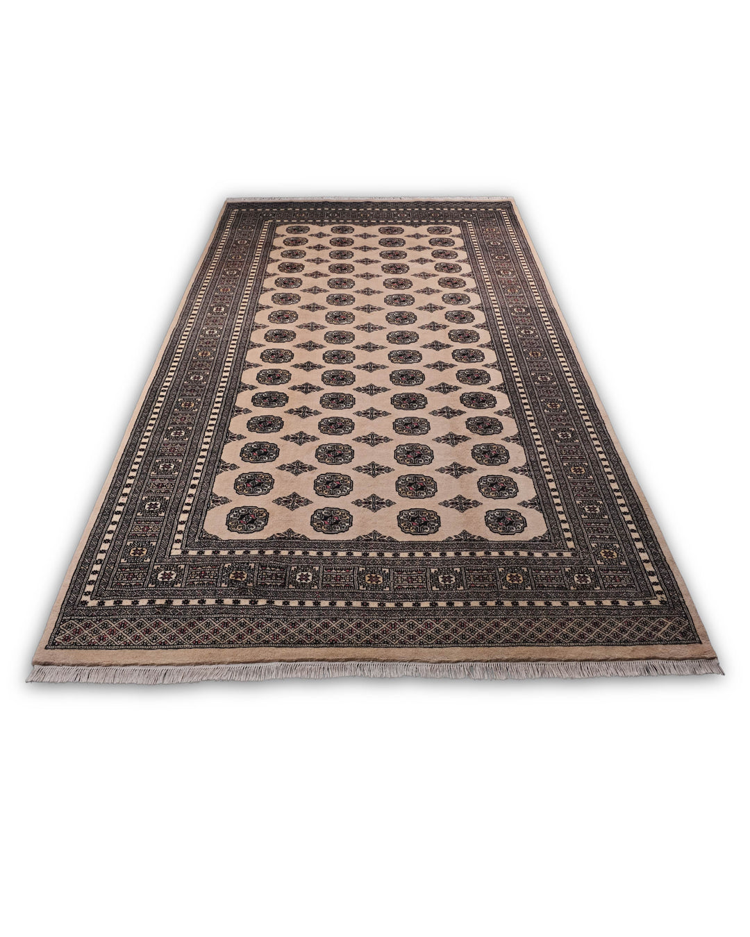 Cream rug for a large living room, about 4.5 tatami