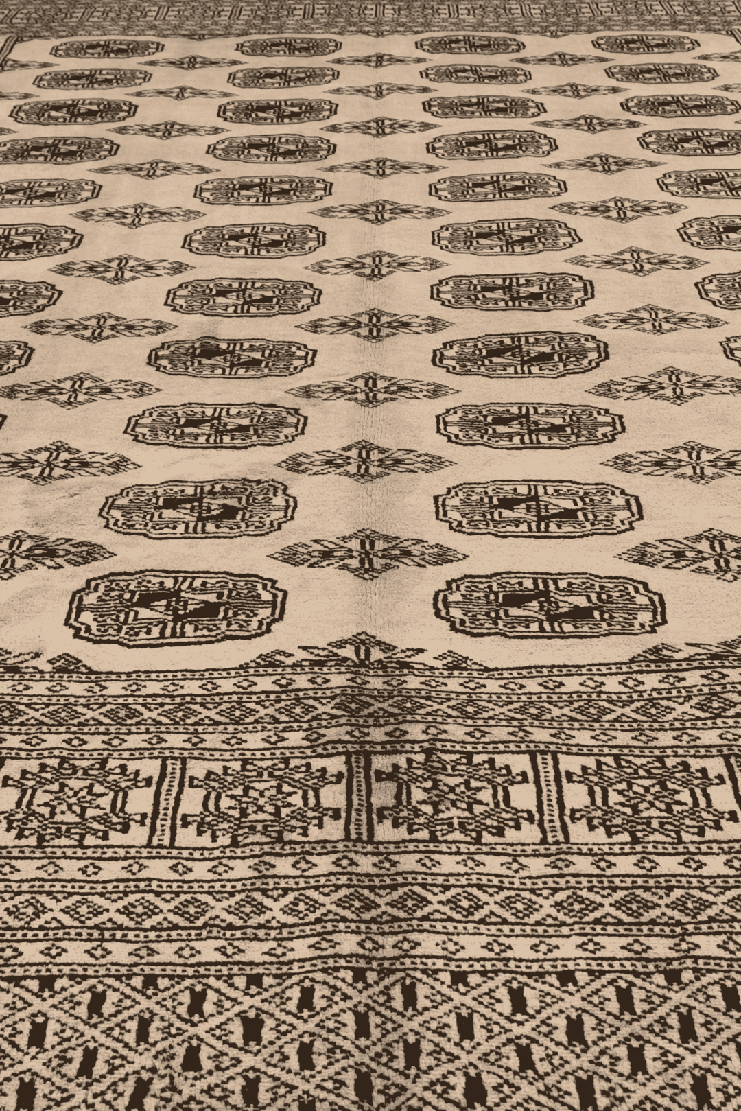 One-of-a-kind cream walnut Pakistani Bokhara wool rug, 204×235cm