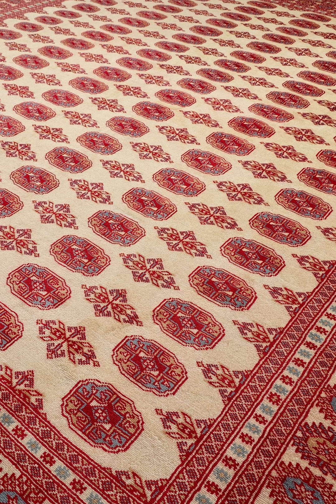 Cream red Bokhara wool rug 244×298cm, Pakistani craftsmanship