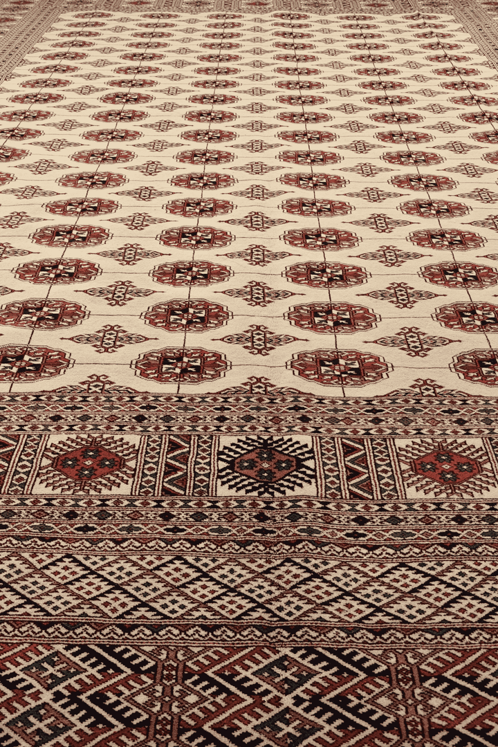Ivory and rust Turkmen gül rug for a large living room, about 6 tatami