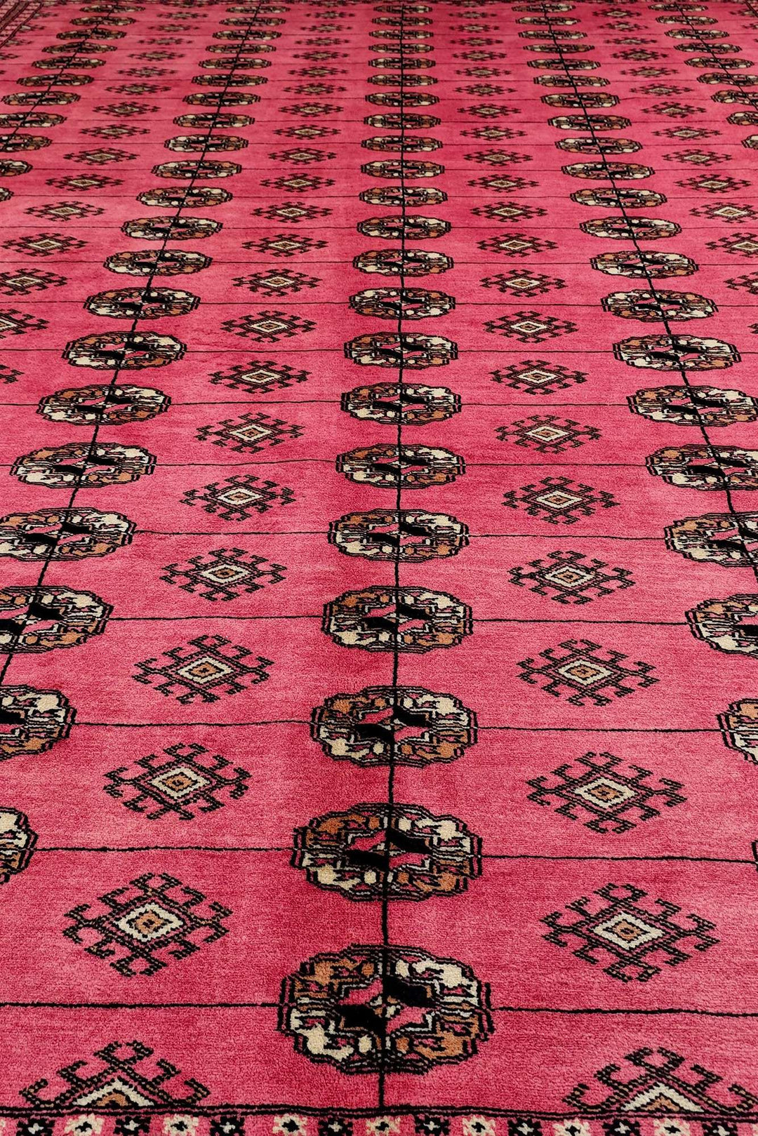 Rose pink Bokhara wool rug 260×325cm, Pakistani craftsmanship
